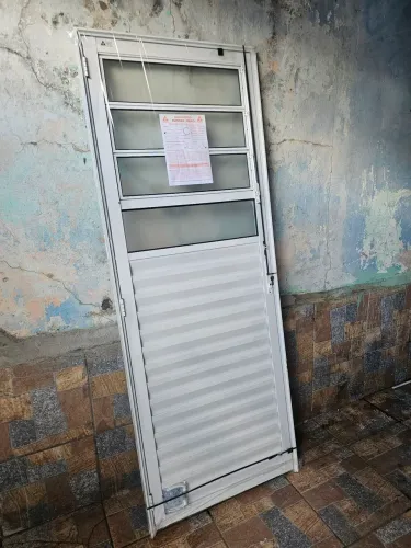 Porta de Alumínio Branco 210x80 Lado direito