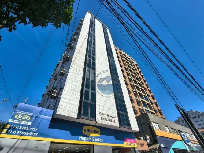 Sala Comercial com divisórias com 2 banheiros e Copa em edifício com elevador no Bairro da