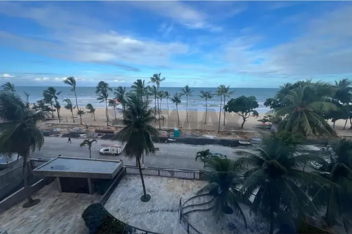 Sofisticação e Exclusividade na Av. Boa Viagem | Apartamento Alto Padrão com Beira Mar