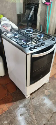 Fogão 4 bocas Electrolux pronto para usar