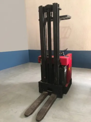 Empilhadeira elétrica skam Capacidade 1500kg 24v 327ah Com bateria completo