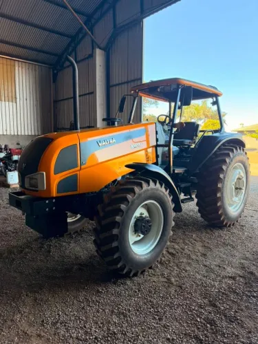 TRATOR VALTRA