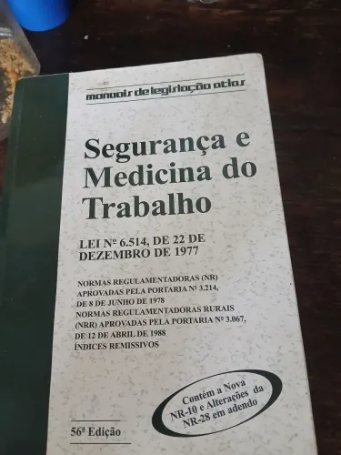 Vendo livro Segurança e Medicina do Trabalho