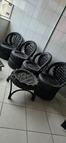 Vende jogo de cadeiras e mesa pra sítio e jardim