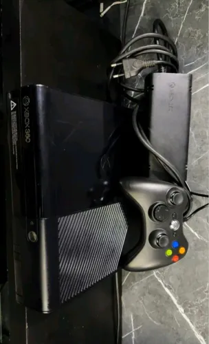 Xbox 360 super slim 