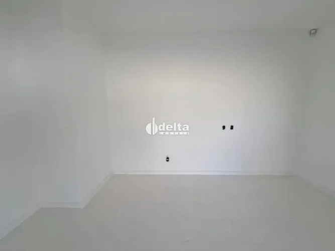 Casa comercial disponível para locação no bairro Tabajaras em Uberlândia-MG