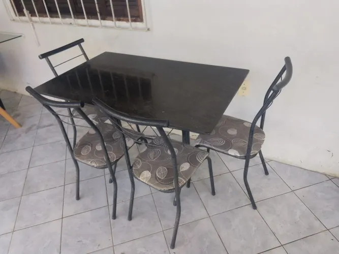 Vende mesa retangular , ( pedra de mármore) e um ventilador mundial do grande .