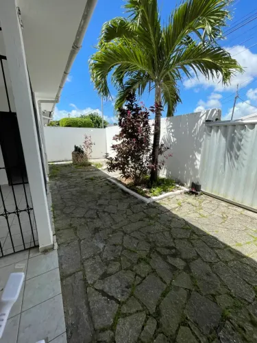 Imóvel para aluguel possui 260 metros quadrados com 5 quartos em Castelo Branco - João Pes