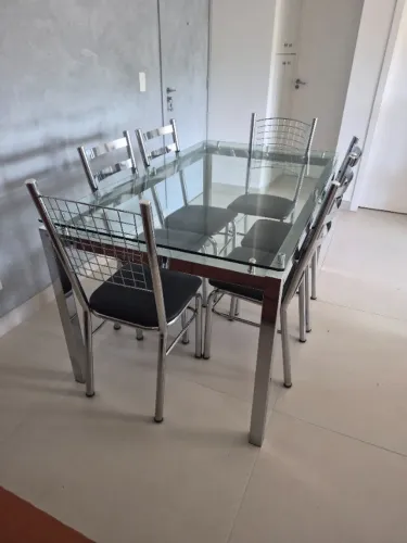 Mesa de jantar com cadeiras 