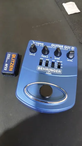 Amplificador de Guitarra Behringer GDI 21 Novo.