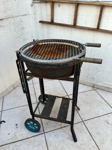 Churrasqueira super resistente + acessorios