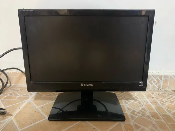 Monitor Itautec Infoway 15.6 polegadas 60hz