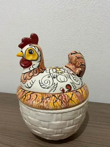 Pote Weiss em formato de Galinha