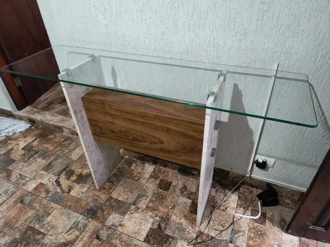 Aparador de vidro com base Madeira Tabaco e Pedra travertino Silvia Designer 1,40x0,40