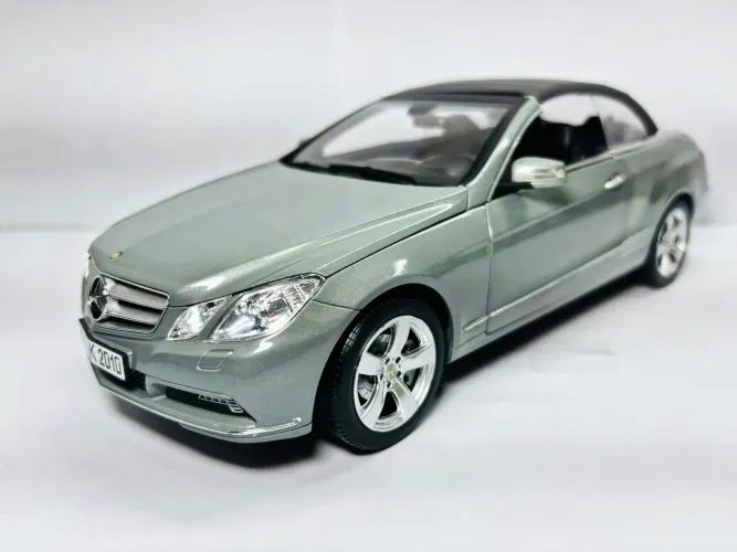 Miniatua Mercedes Benz Classe E500 1/18