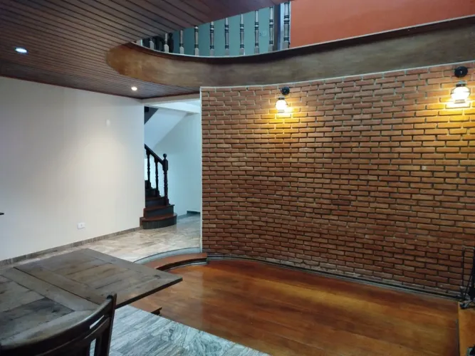 Casa estilosa e rica em arquitetura para locação ou venda em Vila Rosália - Guarulhos - SP
