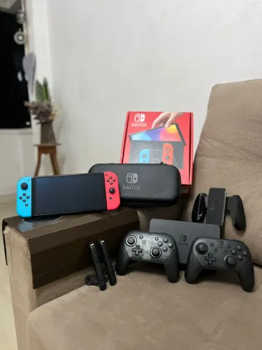 Nintendo Switch OLED Desbloqueado + 512GB + 2 Controles Pro Nintendo
