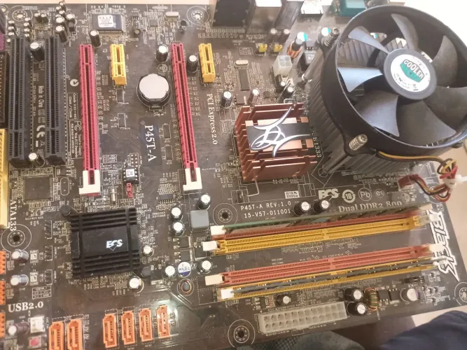Placa-mãe ECS P45T-A + Core 2 Duo + 4GB DDR2 (2x2GB)