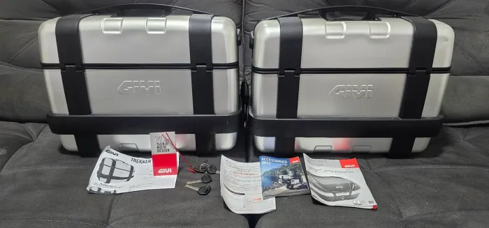 Conjunto de Baús laterais Givi Trekker 33 litros