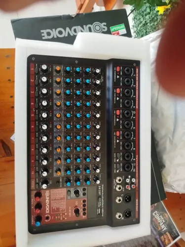 Mesa de som Nova nunca foi usada de 12 canais