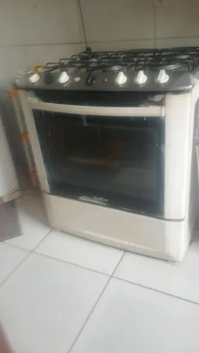 Fogão semi usado está novinho