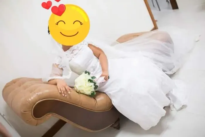 Vestido de Noiva com Véu