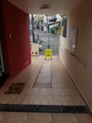Casa para aluguel possui 60 metros quadrados com 2 quartos