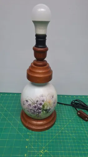 Luminária decorativa clássica madeira e cerâmica floral