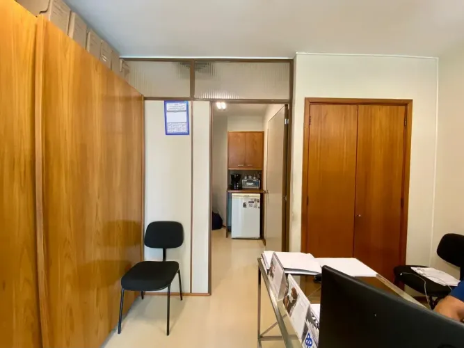 Sala comercial com 27 m² Edifício Blue Chip mobiliada com banheiro à venda na Barra da Tij