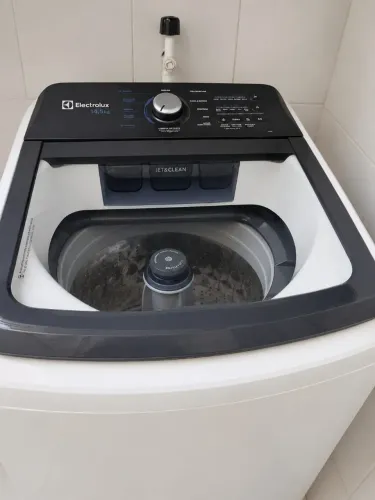Máquina de lavar Electrolux 14,5kg 6 meses de uso ( está na garantia)