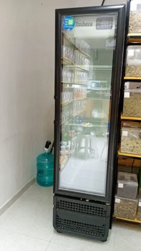 CERVEJEIRA IMBERA 215 LITROS PORTA DE VIDRO PRETA 220VOLTS