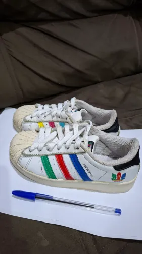 Tênis infantil adidas Originals Superstar infantil <br>Original