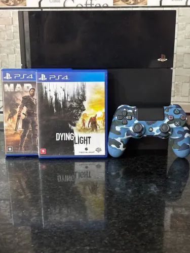 PlayStation 4 + 2 jogos 
