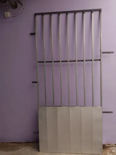 Grade para porta com proteção de Chapa em baixo