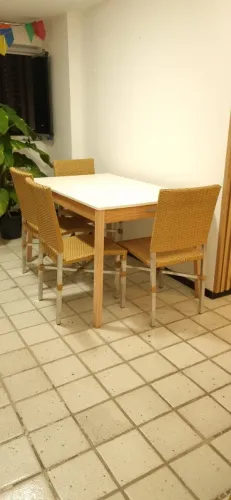 Conjunto Mesa Clean 80x130 + 4 Cadeiras Fibra Sintética (Vendo Separado)
