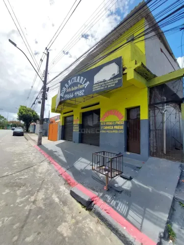 Prédio comercial com loja, 2 kitnets e 1 depósito em Cidade Continental, Serra.