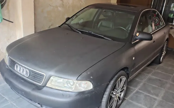 Audi A4 2.4 30V Tip./multitronic 1998
