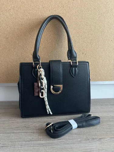 Bolsa NOVA preta com alça transversal 