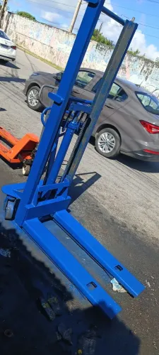 Empilhadeira manual