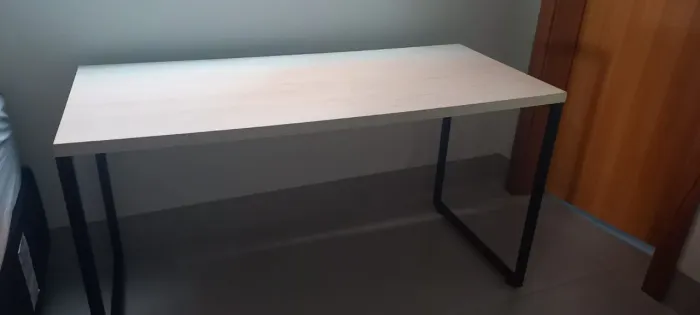Vendo linda mesa ,excelente para montar seu setup. 