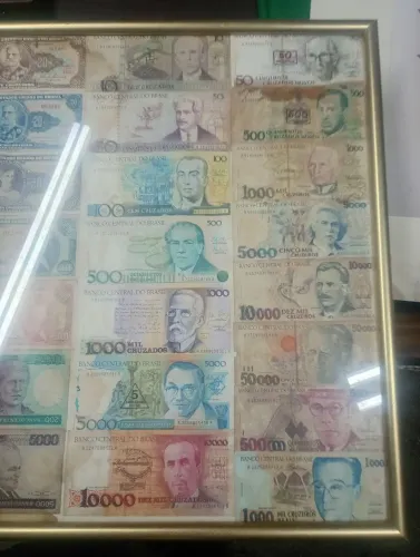 Notas Antigas em Quadro