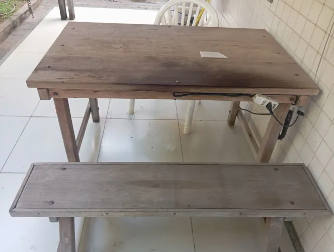 Mesa e banco rustico madeira Parajú aparelhada e parafusos excelente para área varanda .