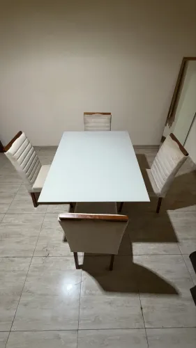 Mesa De Jantar pés em madeira maciça + 4 Cadeiras