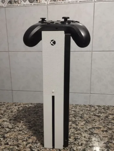 Xbox One S + 1 Controle com Fio