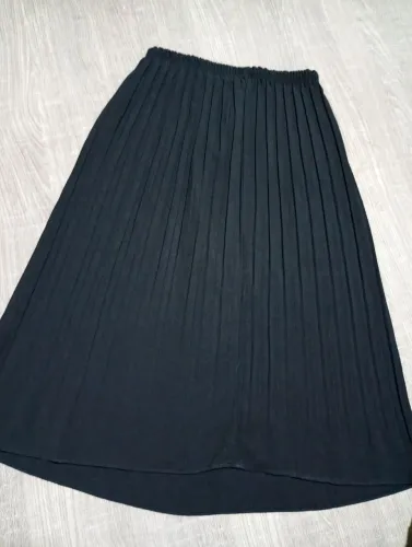 Saia midi crepe perto plissado, tamanho P/M adulto (elástico na cintura)