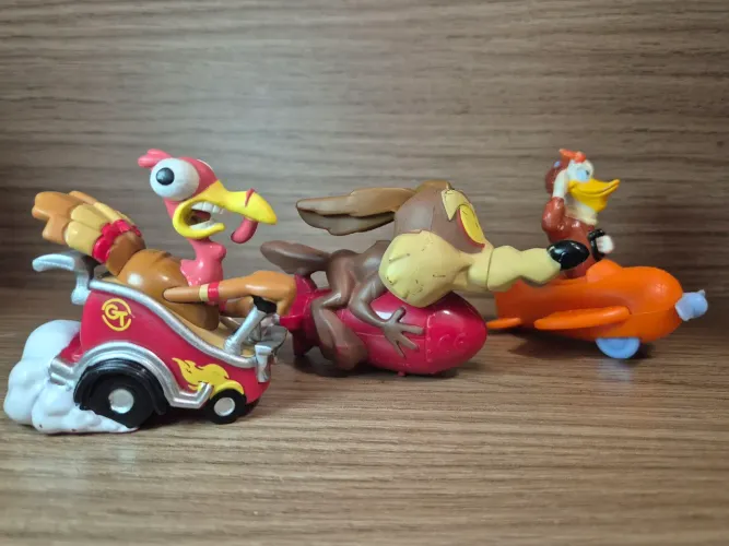 3 brinquedos McDonald's importados