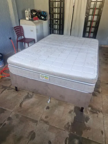 Cama casal padrão 1.38x1.88 Box e colchão de molas ensacadas Montreal em perfeito estado