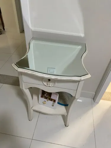 Mesinha de cabeceira 