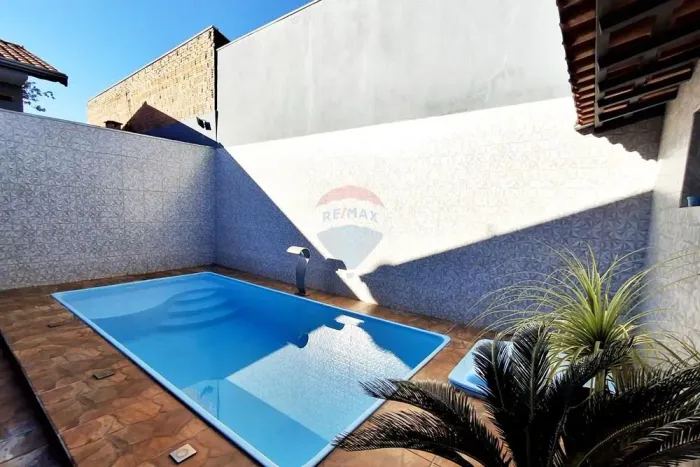 "Casa Moderna com Piscina em Orlândia - 159m²"