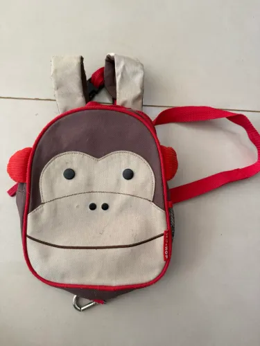 Mochila pequena skip hop zoo macaco com alça de segurança